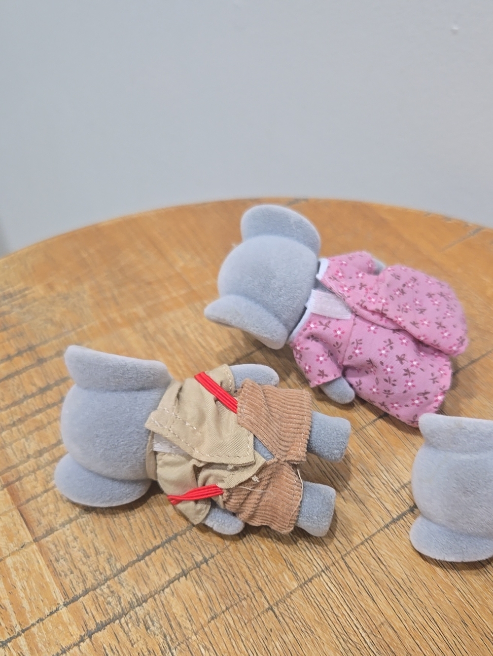 Sylvanian Families Calico Critters Elephant Dolls (Lot Of 3) - Picture 10 of 12
